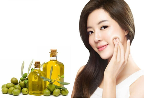Thực hiện massage mặt theo bí quyết làm đẹp tự nhiên 2026 dưỡng da khỏe.